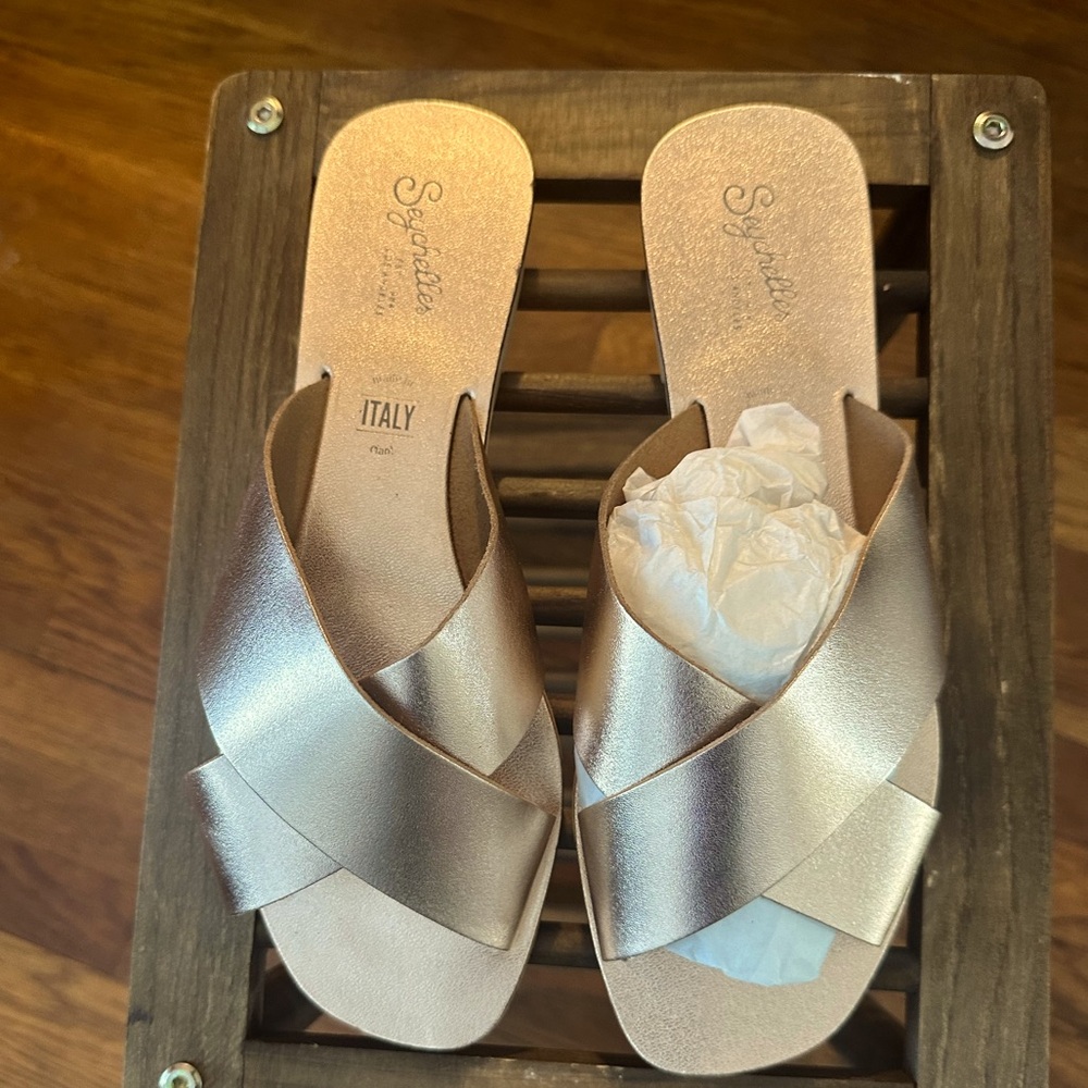NWOT Seychelles Slippers